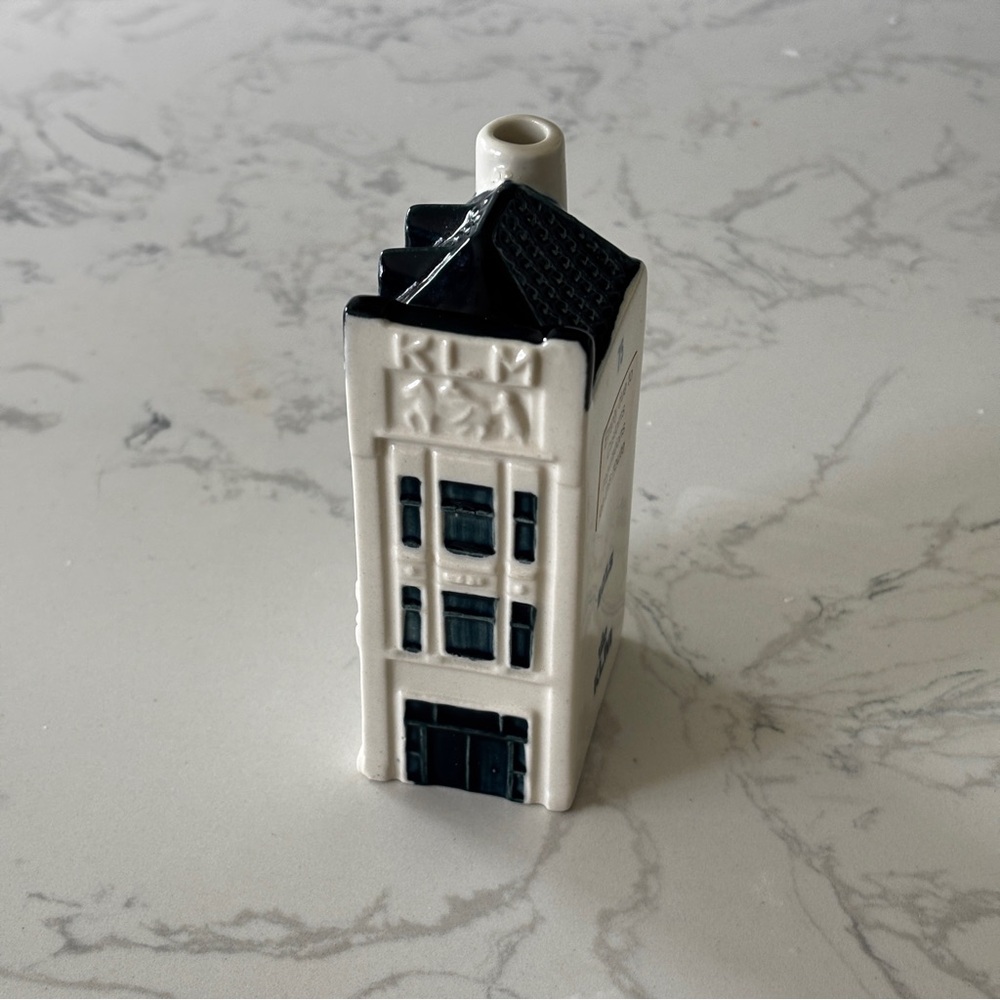 KLM #75 Blue Delft House by BOLS